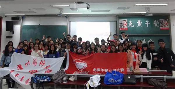 广东大学生驿站站长黄晓露,合作发展部部长林巧惠,驿站志愿者袁思慧
